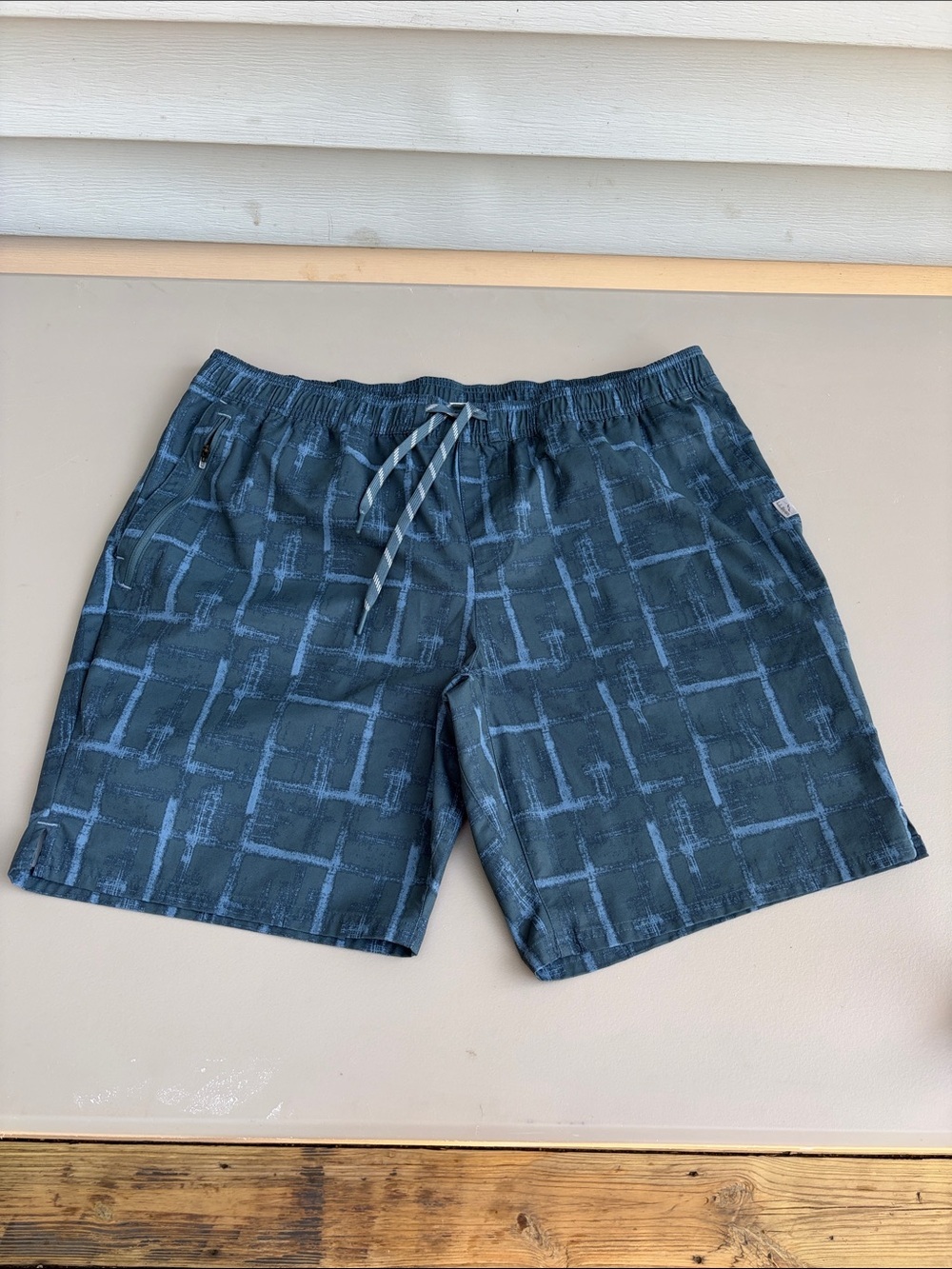 L.L. Bean Men's Slate Blue Geometric Swim Trunks